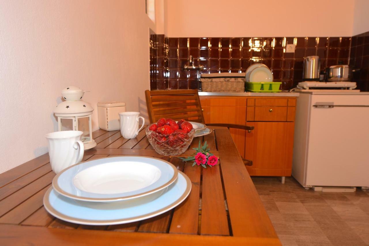 Alexandra Apartments Melikia ภายนอก รูปภาพ